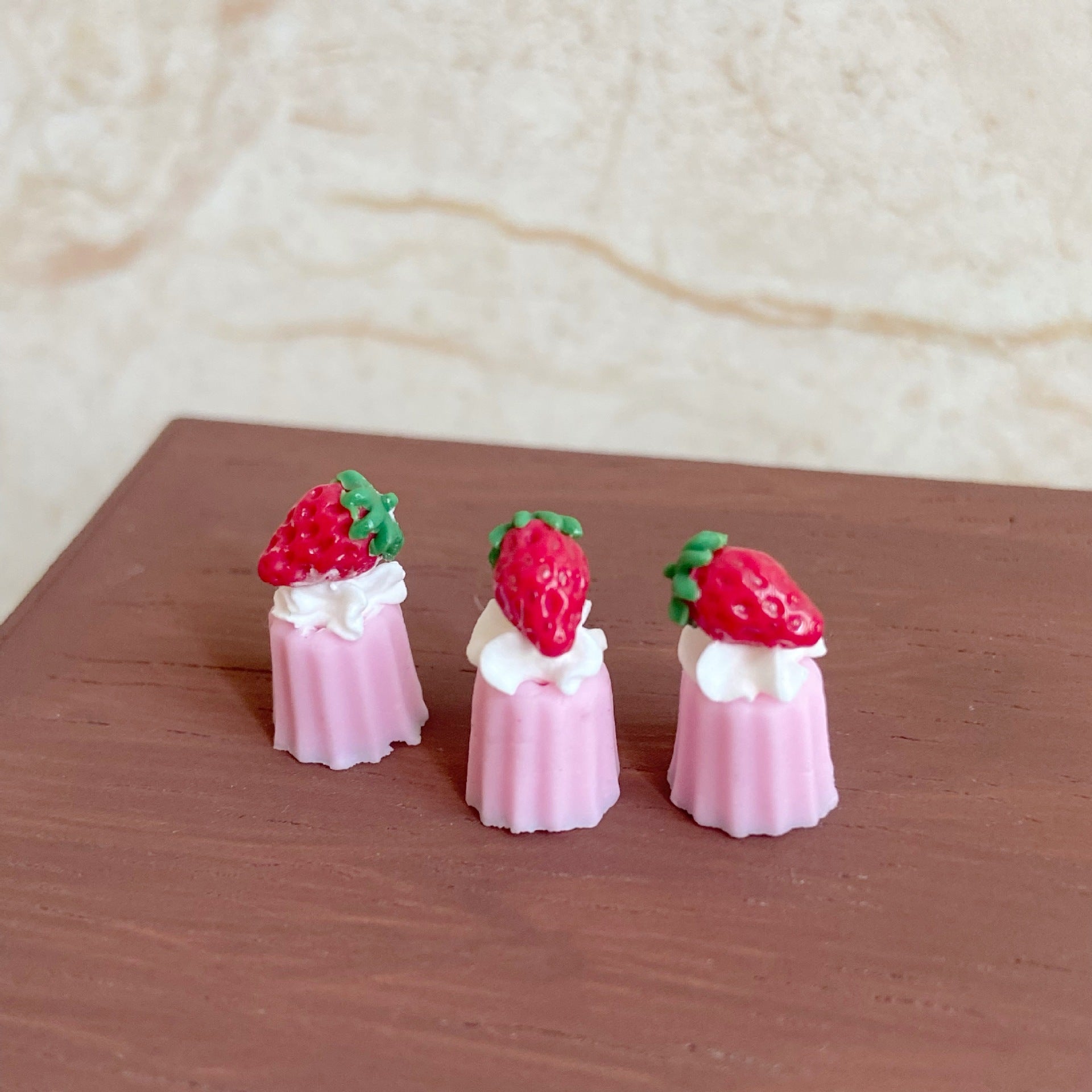 Miniature Strawberry Cake , Dollhouse Dessert Shop Decoration Props