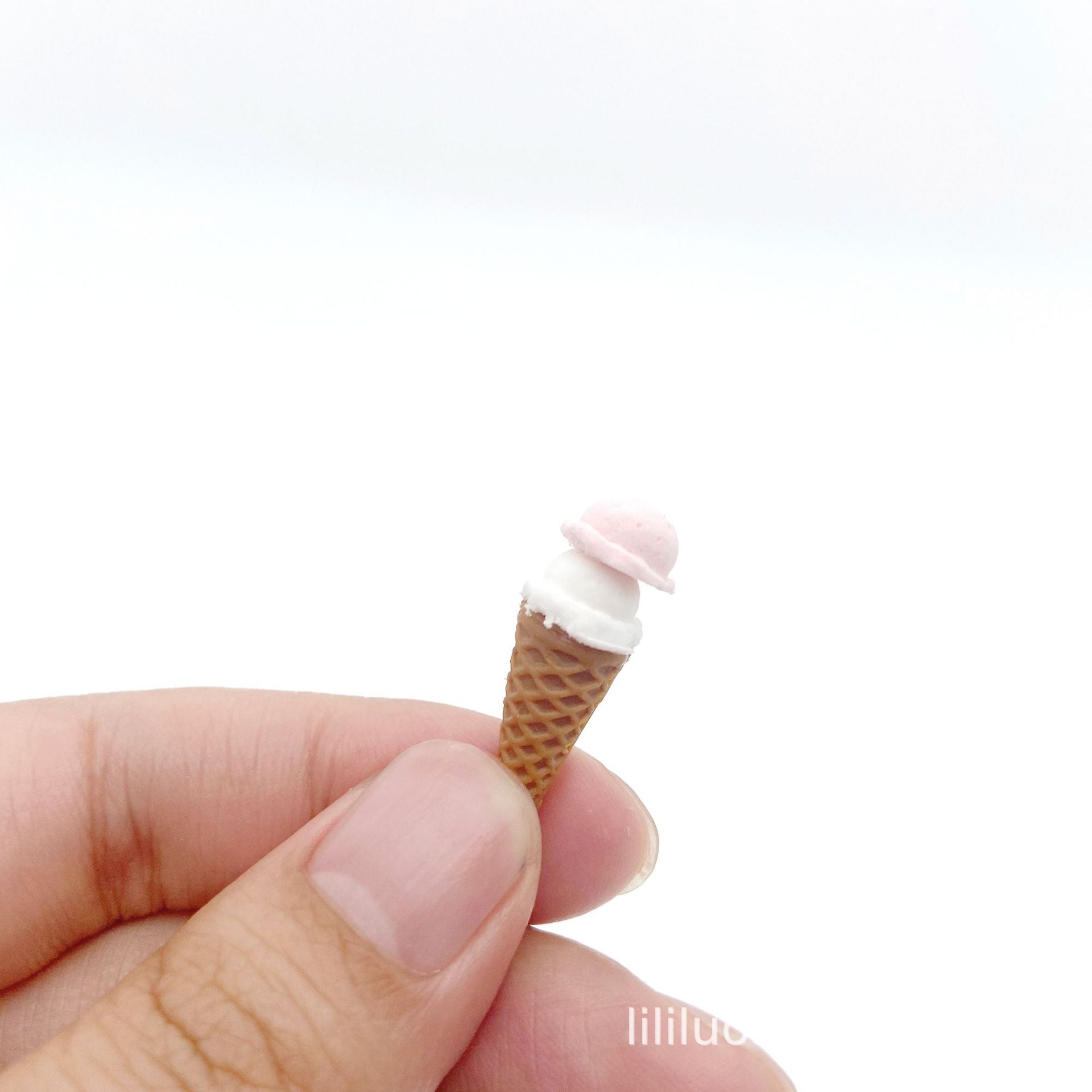 Miniature Mini Ice Cream Cone Toy for Six-Point BJD Eight-Point OB11 Dolls, Dollhouse Dessert Shop Accessories