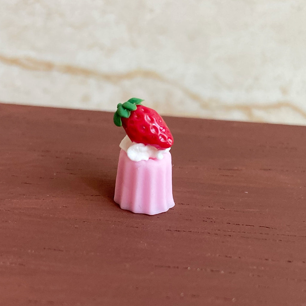Miniature Strawberry Cake , Dollhouse Dessert Shop Decoration Props