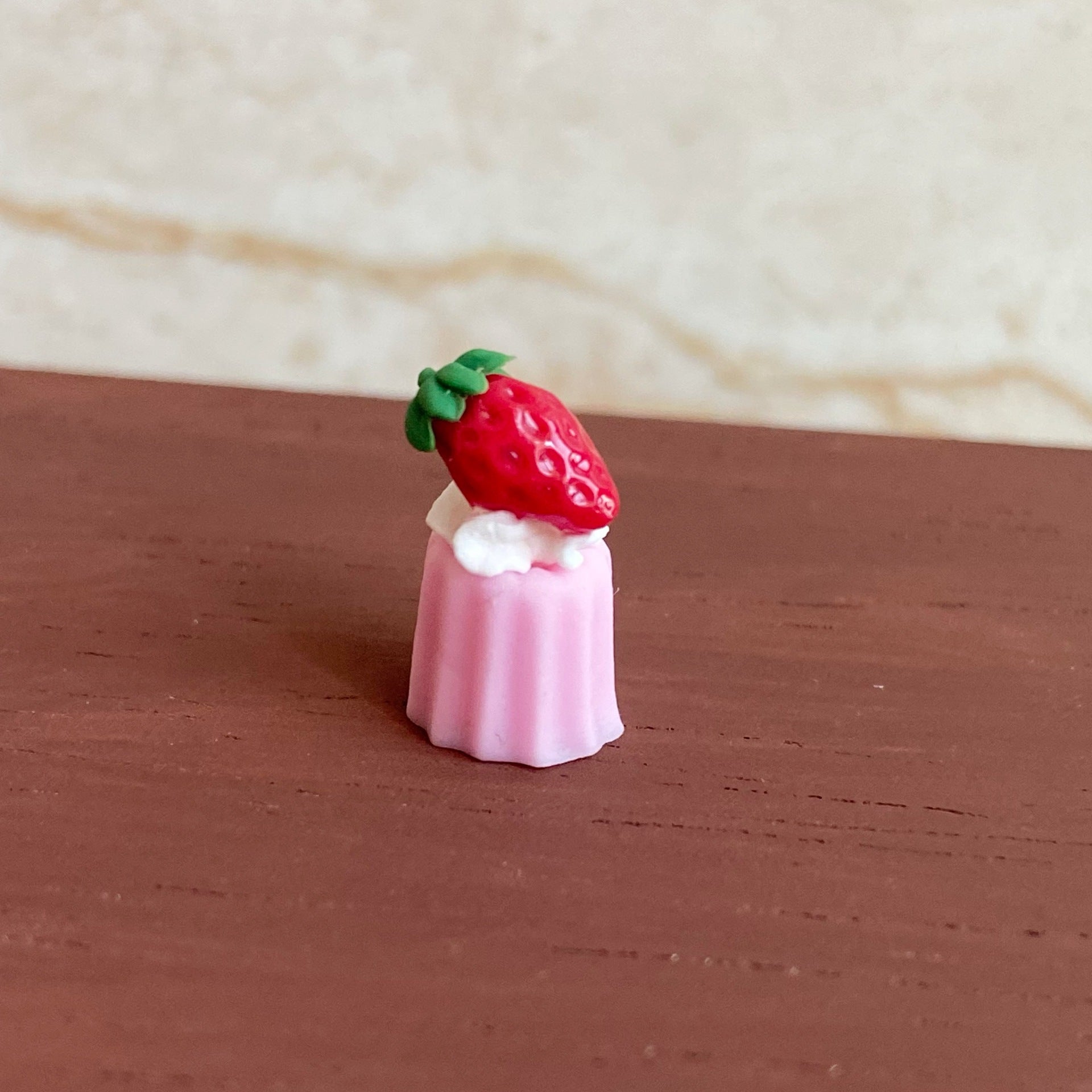 Miniature Strawberry Cake , Dollhouse Dessert Shop Decoration Props