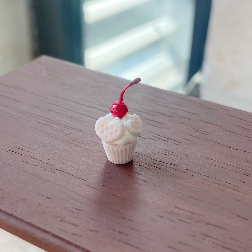 Miniature Strawberry Blueberry Fruit Cupcake Fun Food Play Dessert Shop Dollhouse Accessories