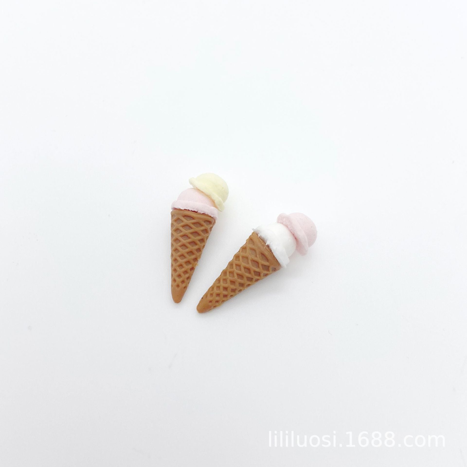 Miniature Mini Ice Cream Cone Toy for Six-Point BJD Eight-Point OB11 Dolls, Dollhouse Dessert Shop Accessories
