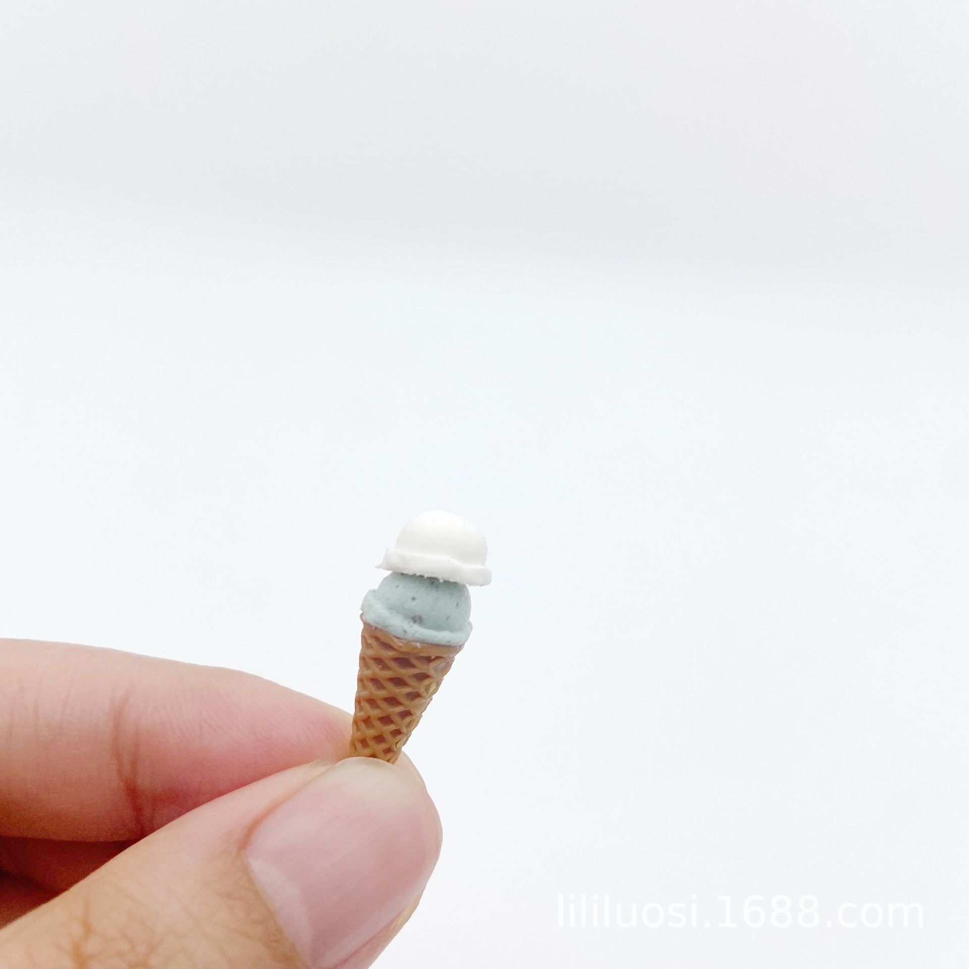 Miniature Mini Ice Cream Cone Toy for Six-Point BJD Eight-Point OB11 Dolls, Dollhouse Dessert Shop Accessories