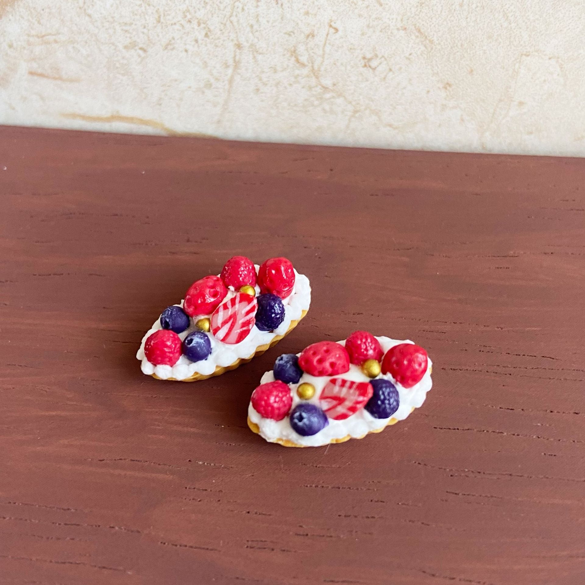 Miniature Simulation Food Toys Strawberry Blueberry Boat Pie Cute Cake Dollhouse Decoration Accessories