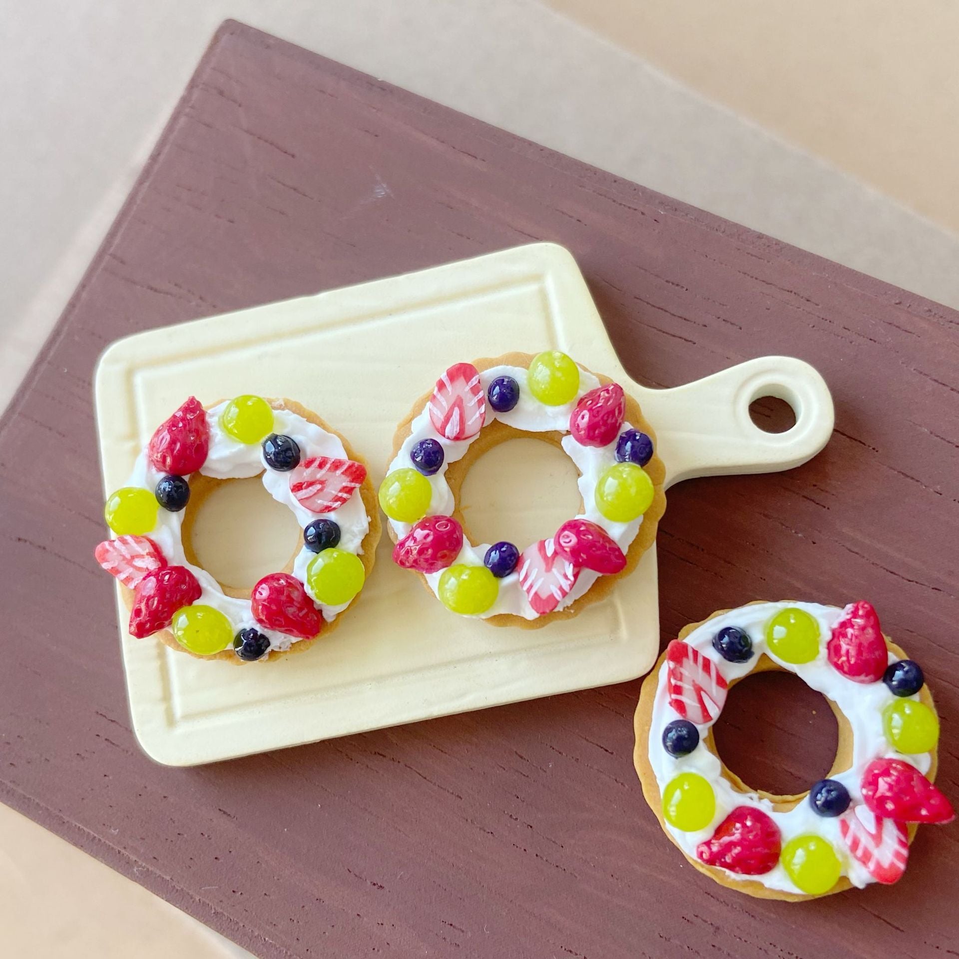 Miniature Christmas Berry Wreath Cake Fun Food Play Six-Dimensional Dessert Shop Dollhouse Accessories