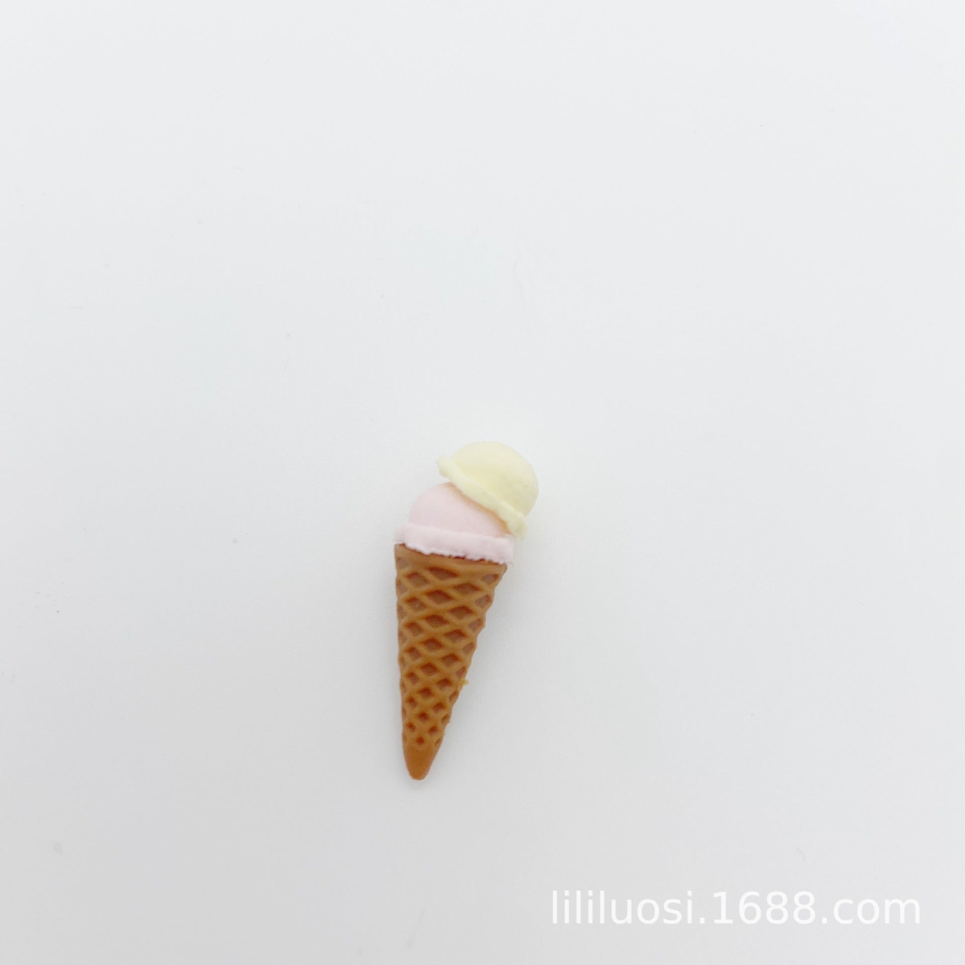 Miniature Mini Ice Cream Cone Toy for Six-Point BJD Eight-Point OB11 Dolls, Dollhouse Dessert Shop Accessories