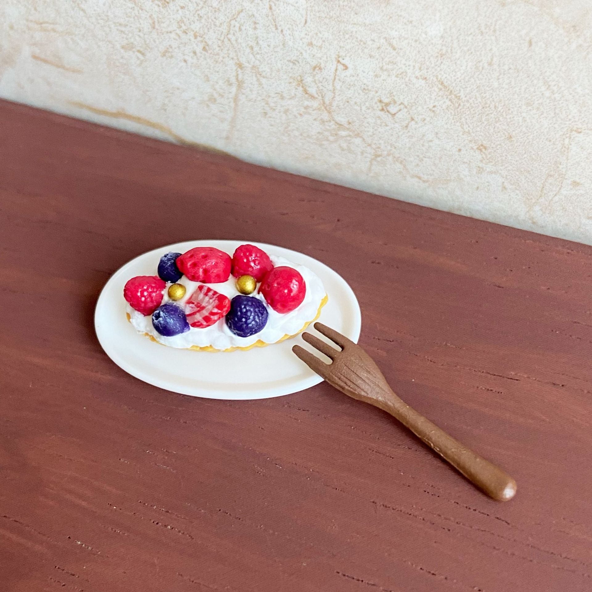 Miniature Simulation Food Toys Strawberry Blueberry Boat Pie Cute Cake Dollhouse Decoration Accessories
