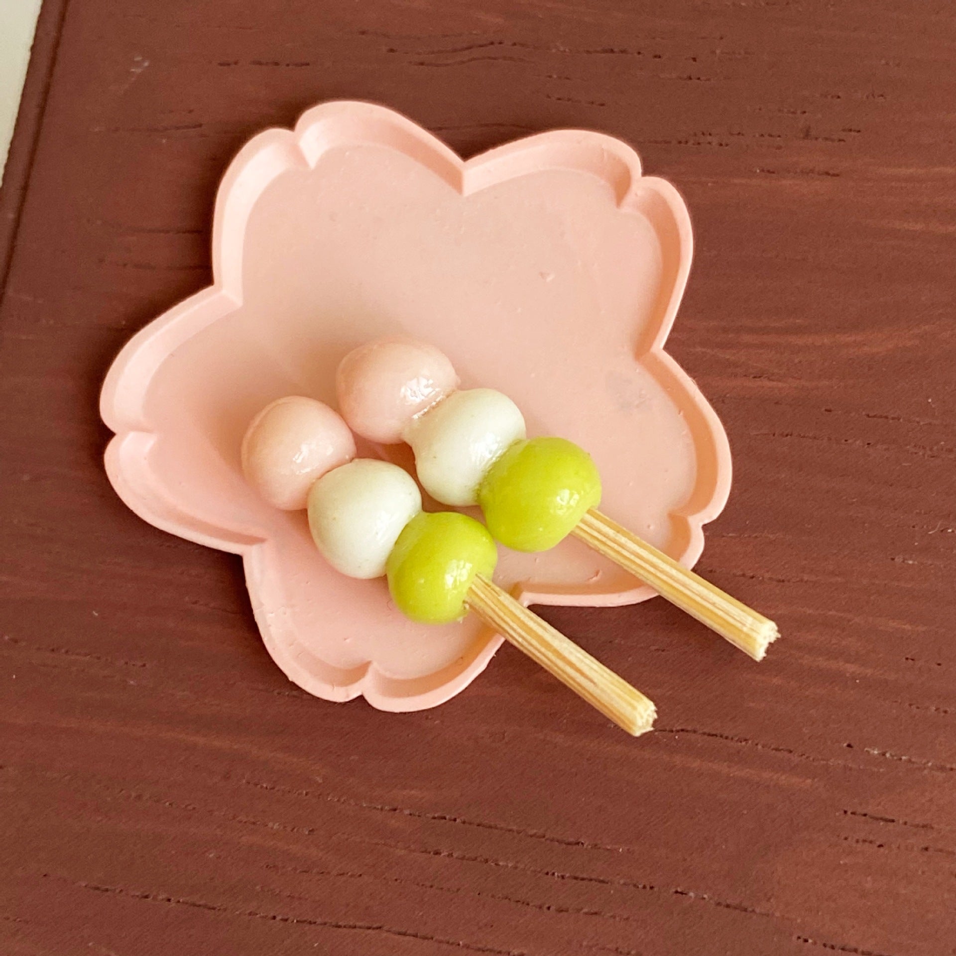 Miniature Simulation Food Play 3-Color Meatball Stick Miniature Food Play Dessert Shop Dollhouse Six-Piece Accessories