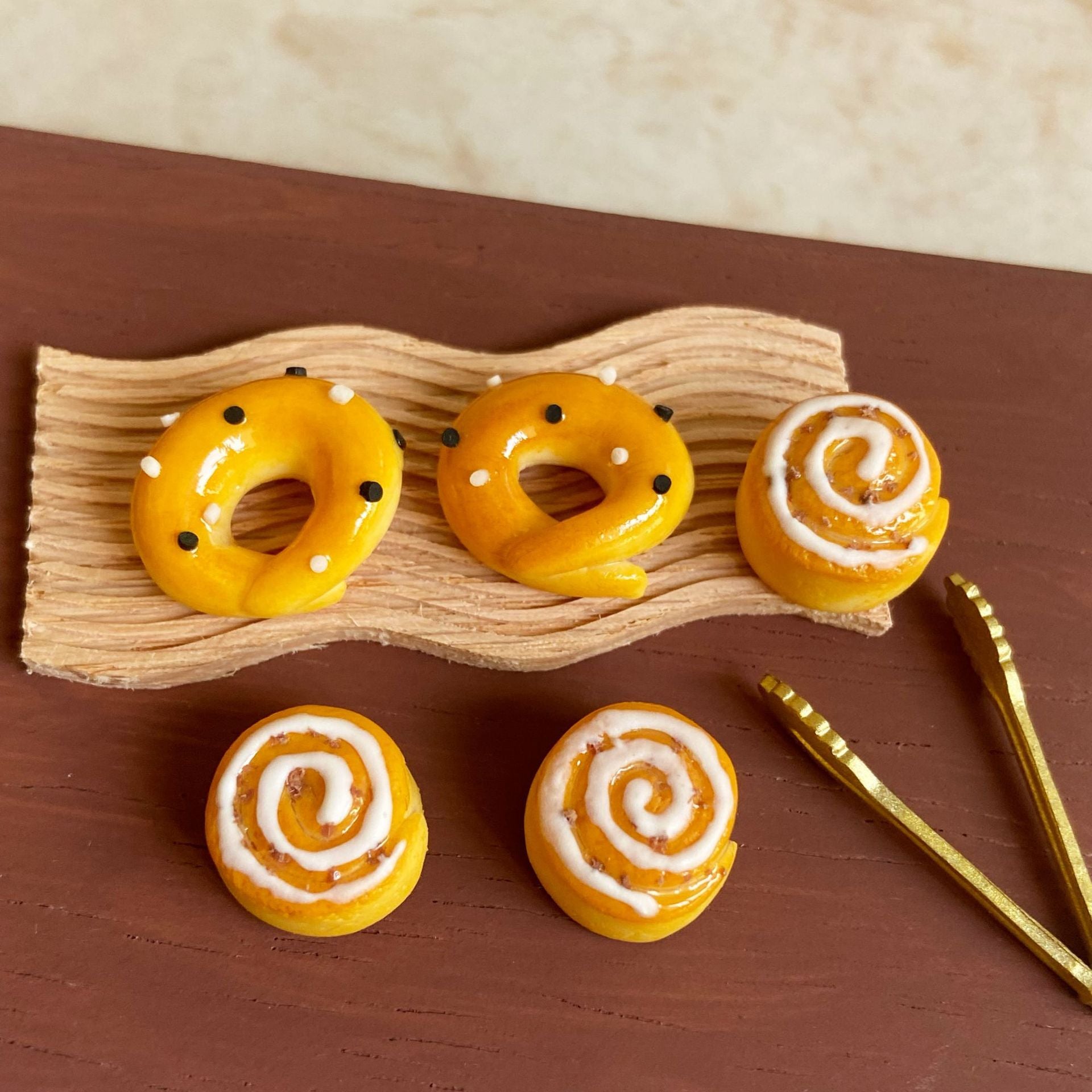 Simulation Bread Miniature Food Play Sesame Bagel and Cinnamon Roll Dollhouse Bakery Scene