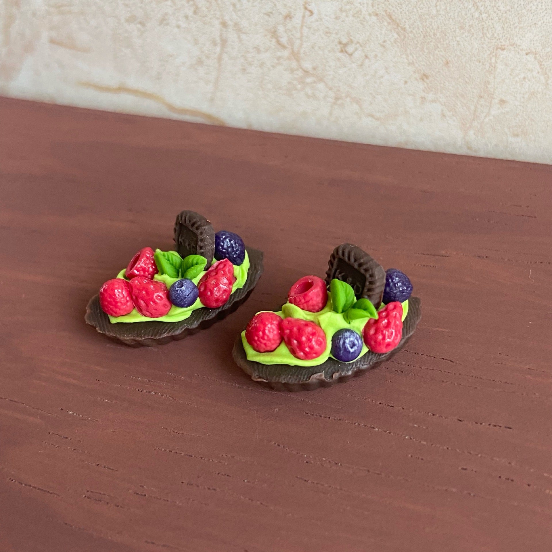 Miniature Simulation Food Toys Chocolate Fruit Cookies Boat Dollhouse Decoration Accessories