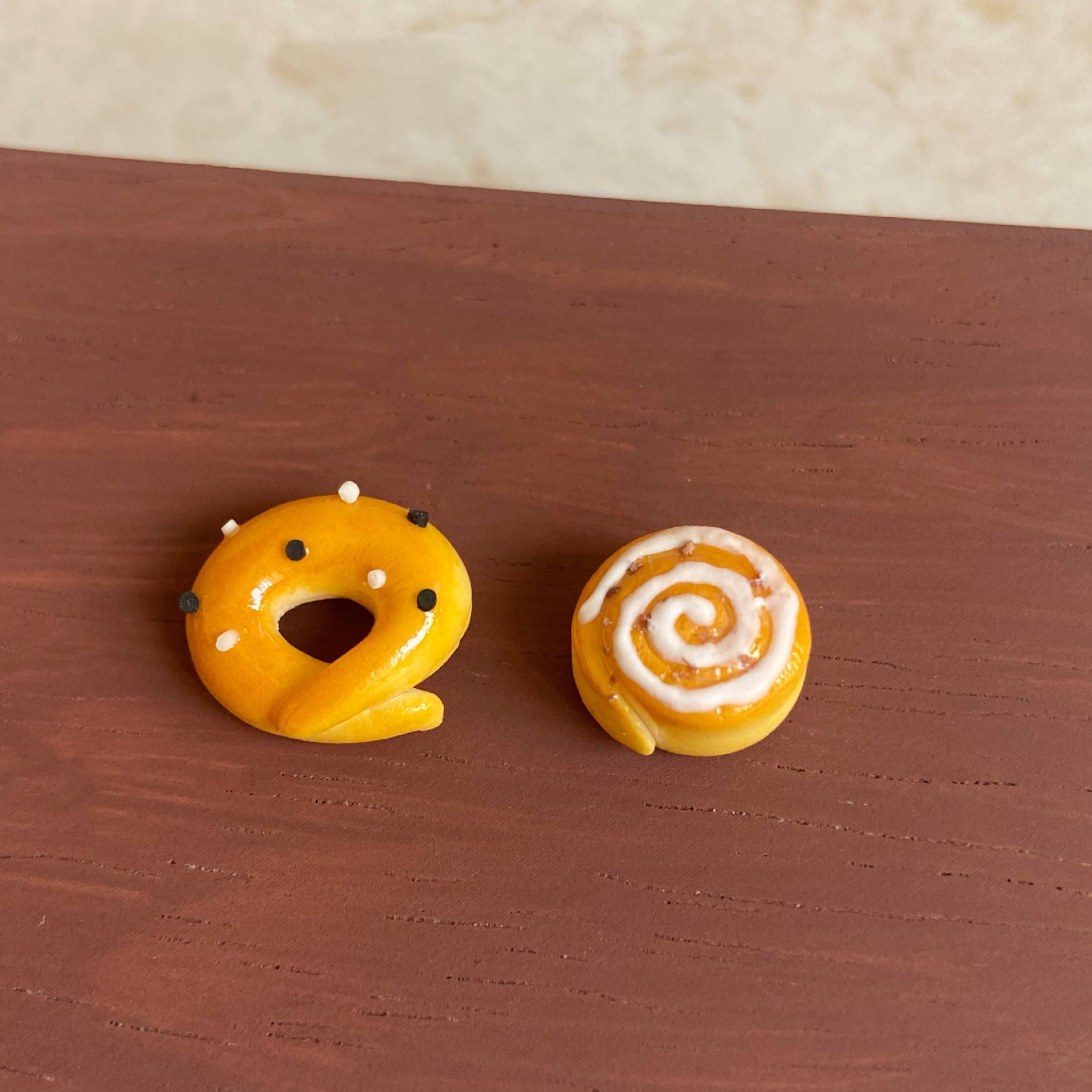 Simulation Bread Miniature Food Play Sesame Bagel and Cinnamon Roll Dollhouse Bakery Scene